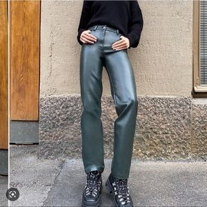 Aritzia Melina - Dark Ivy Green- US 2